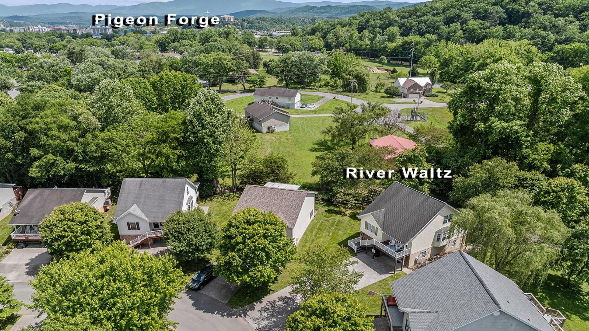 River Waltz Pigeon Forge Exterior photo